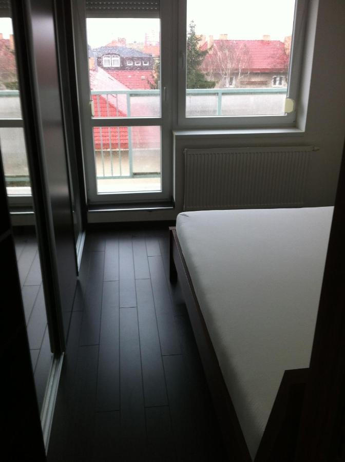 Spacious Apartment In Town Centre Nové Zámky Exteriör bild