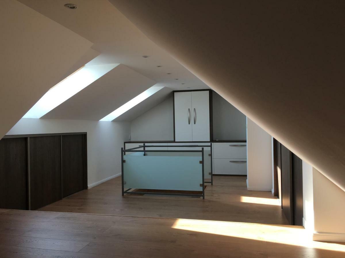 Spacious Apartment In Town Centre Nové Zámky Exteriör bild